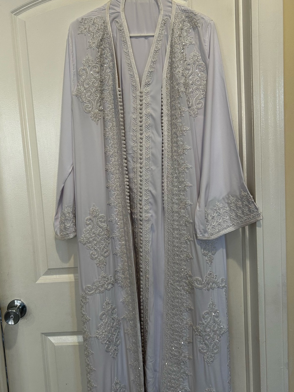 Moroccan kaftan tekchita white embroidered